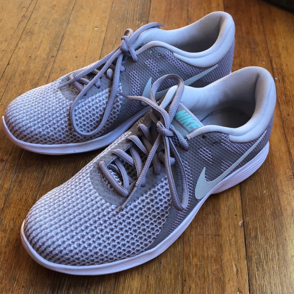 Nike Revolution 4 size 8M